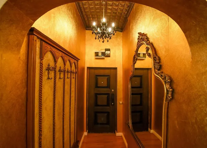 Centrally Located 2Br Apartment With Balcony & Unique Design Bucureşti